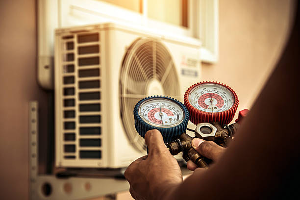 Professional Hvac technician working in Commerce, CA